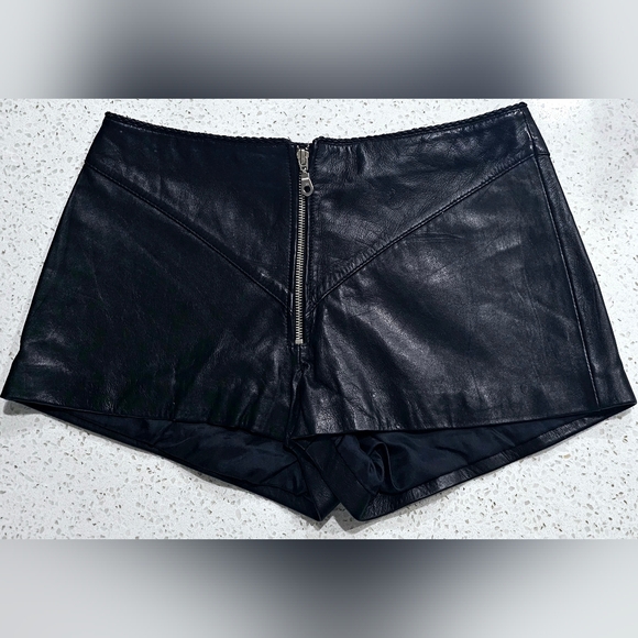 Buttery Soft Black Leather Shorts (size 10 but fits like a 6!) - Picture 2 of 8